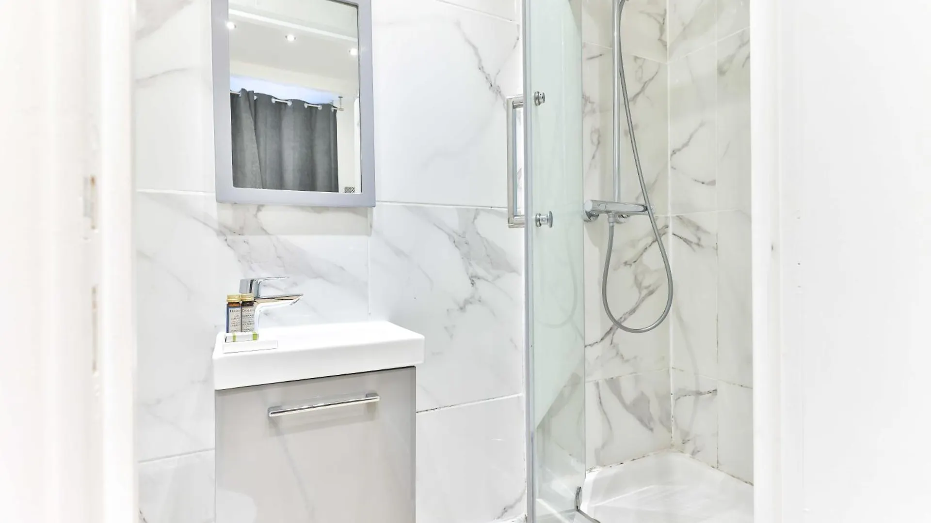 Apartment Studio In The Heart Of Nation Charonne Paris
